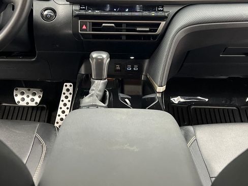 Used 2025 Toyota Camry SE image 33