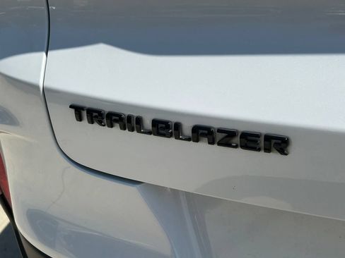 Used 2025 Chevrolet TrailBlazer RS w/ Convenience Package FWD image 12