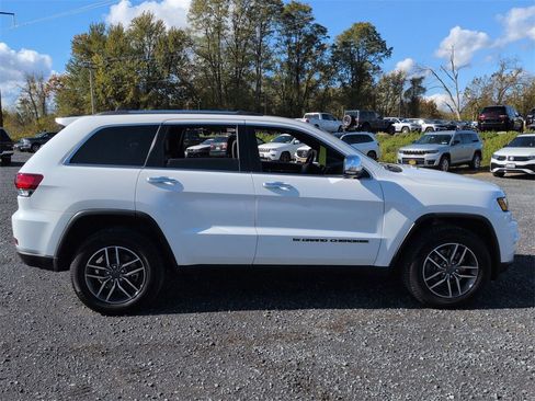 Used 2022 Jeep Grand Cherokee Limited w/ Tech Group image 2