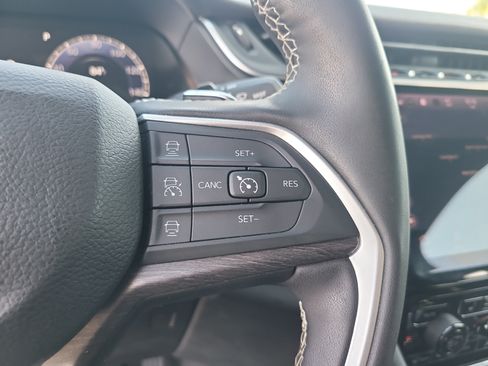 Used 2024 Jeep Grand Cherokee Limited w/ Black Appearance Package RWD image 30