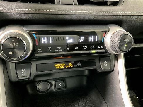 Used 2021 Toyota RAV4 XLE image 33