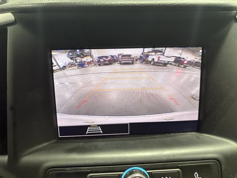 Used 2024 GMC Terrain SLE w/ Driver Convenience Package image 10