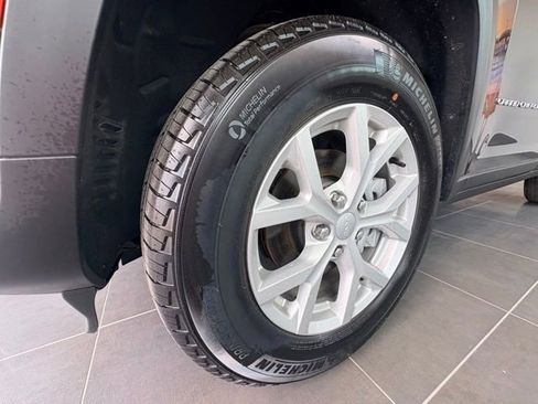 Used 2023 Jeep Grand Cherokee Limited RWD image 14