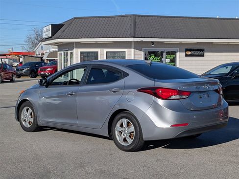 Used 2015 Hyundai Elantra SE image 3