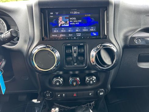Used 2017 Jeep Wrangler Unlimited Sport w/ Quick Order Package 23S AWD/4WD image 26