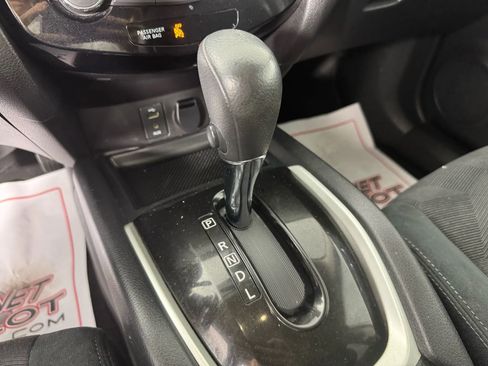 Used 2016 Nissan Rogue SV w/ SV Premium Package image 22