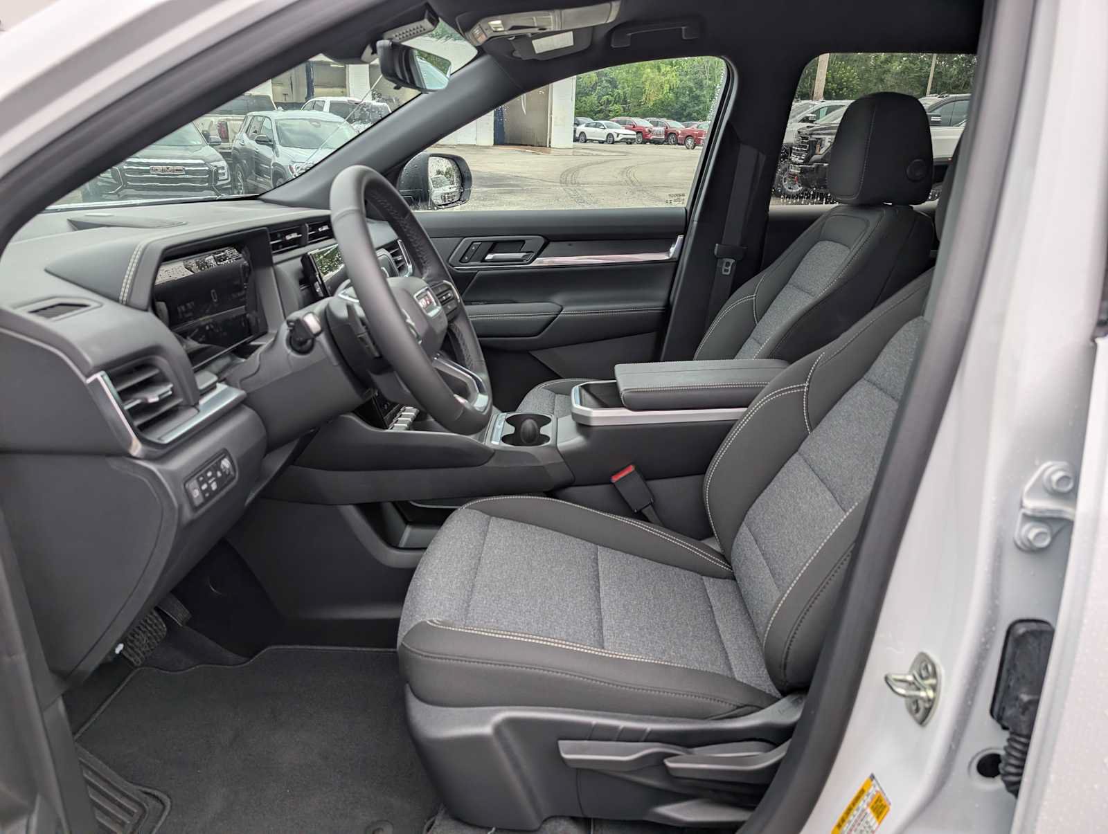 New 2027 GMC Terrain Elevation w/ Technology Package II AWD/4WD image 4