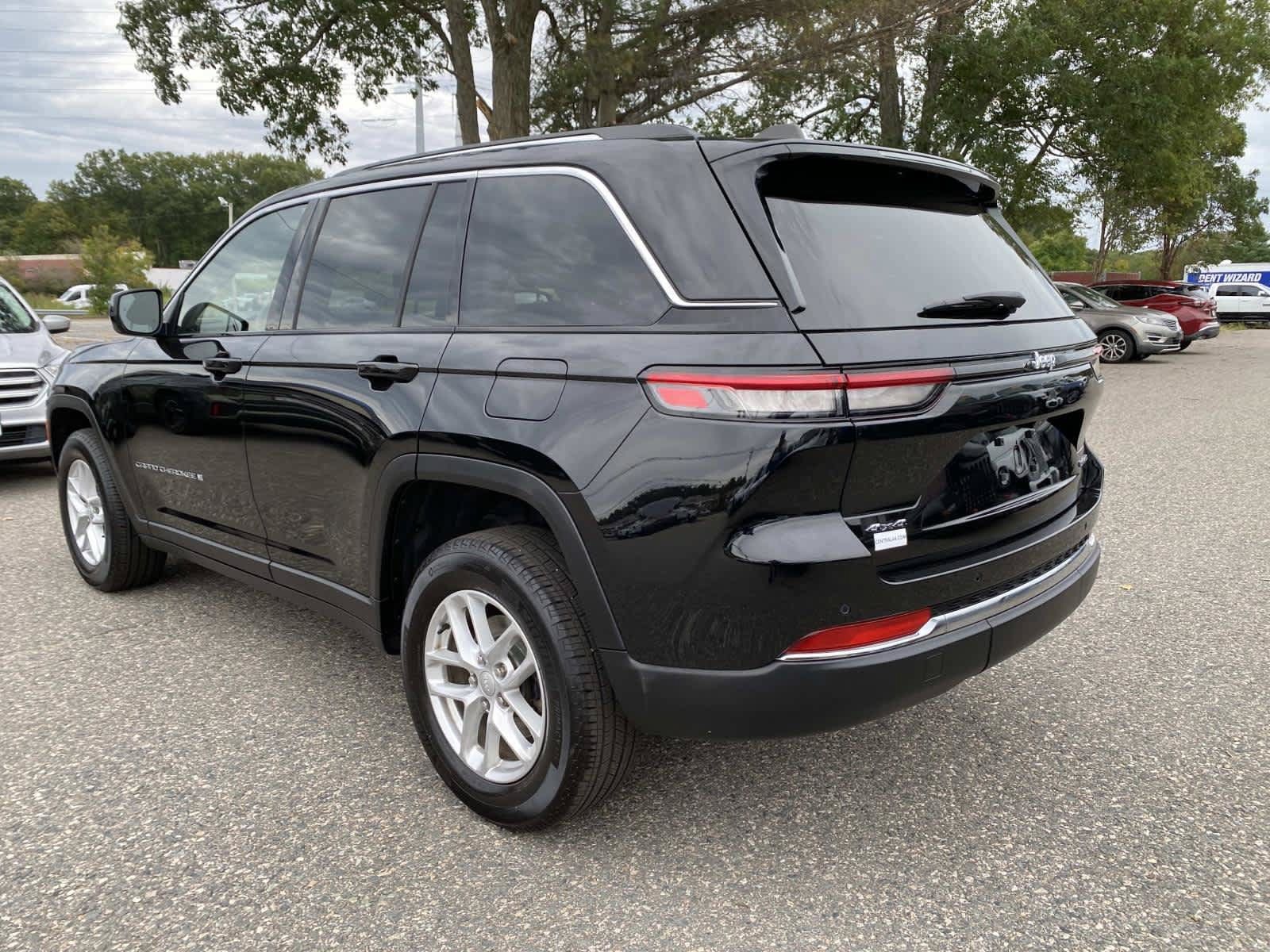 Certified 2023 Jeep Grand Cherokee Laredo X AWD/4WD image 6