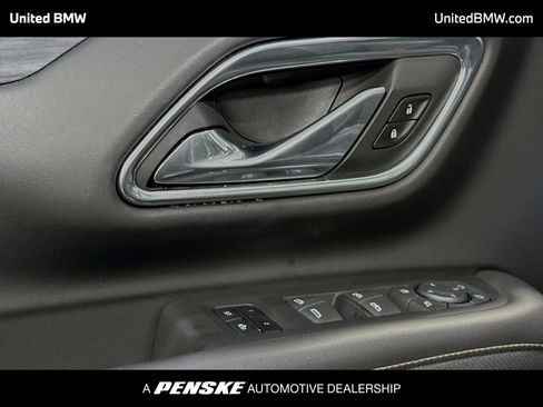 Used 2021 GMC Yukon SLT w/ SLT Premium Package RWD image 3