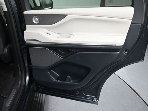 Certified 2025 Lincoln Navigator Reserve AWD/4WD image 32