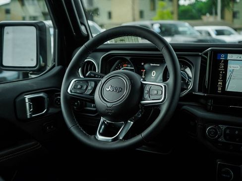 New 2026 Jeep Wrangler Unlimited Sahara AWD/4WD image 15