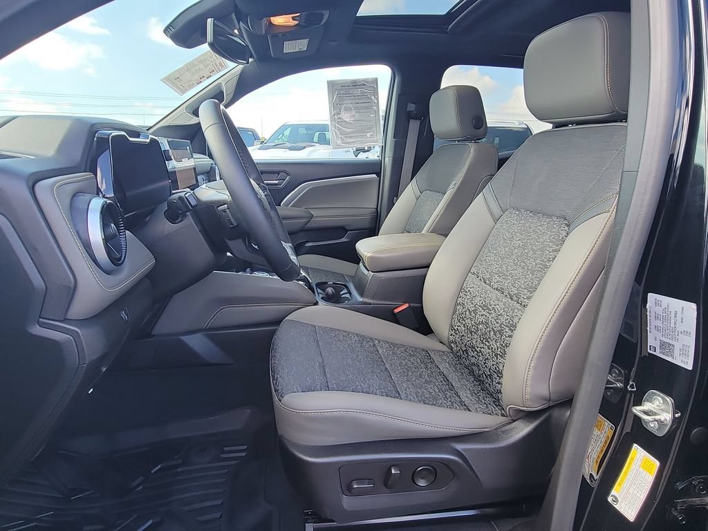 Used 2024 Chevrolet Colorado ZR2 w/ Technology Package AWD/4WD image 18