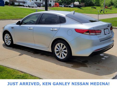 Used 2018 Kia Optima LX w/ 17" Alloy Wheels Package FWD image 5