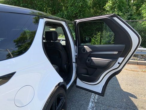 Certified 2025 Land Rover Discovery Dynamic SE image 16