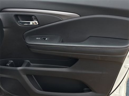 Used 2017 Honda Ridgeline RTL image 10