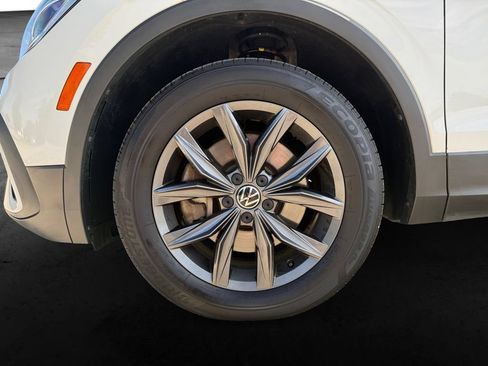 Used 2022 Volkswagen Tiguan SE AWD/4WD image 11