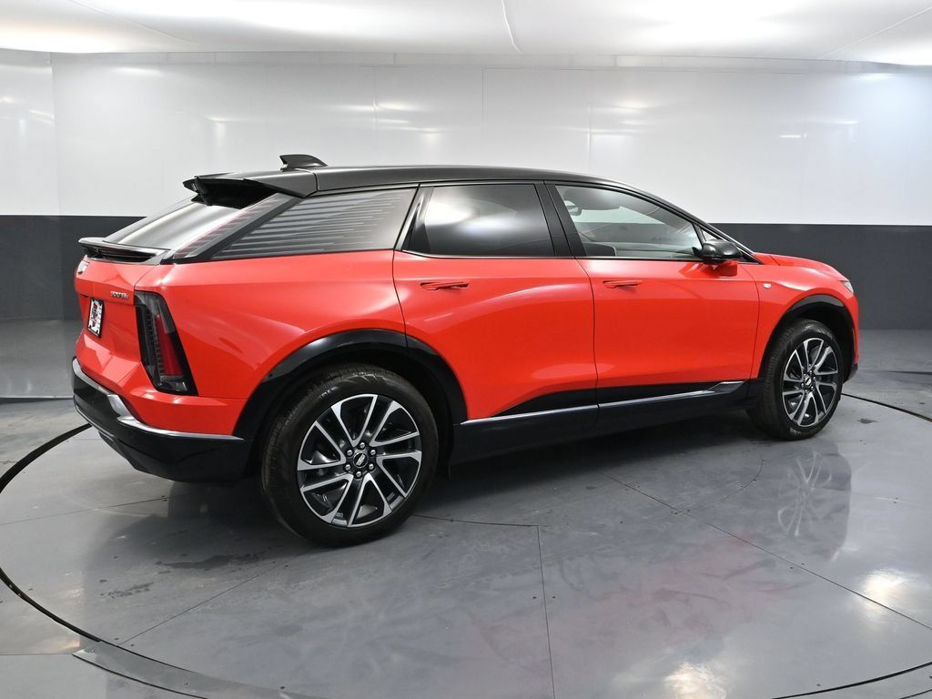 Used 2026 Cadillac Optiq Sport 1 w/ LPO, Floor Liner Package AWD/4WD image 4