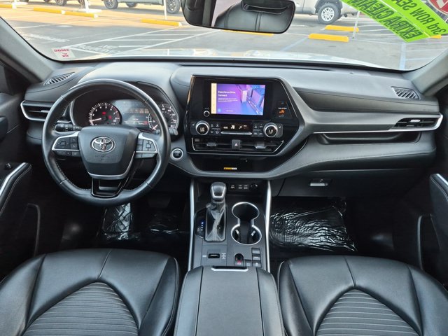 Used 2024 Toyota Highlander XSE FWD image 15