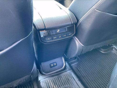 Used 2021 Toyota Highlander XLE AWD/4WD image 29