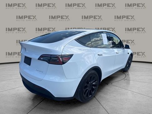 Used 2022 Tesla Model Y Long Range AWD/4WD image 5