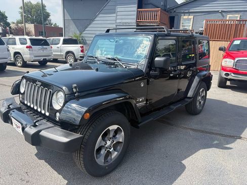 Used 2017 Jeep Wrangler Unlimited Sahara AWD/4WD image 12