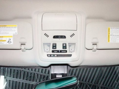 Used 2024 GMC Terrain Denali w/ Black Diamond Edition image 8