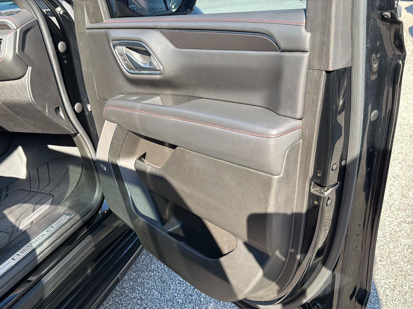 Used 2021 Chevrolet Suburban RST w/ Luxury Package RWD image 16