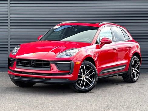 Certified 2025 Porsche Macan AWD/4WD image 1
