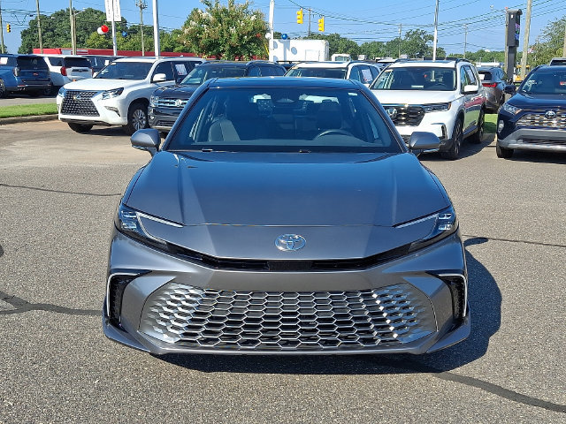 Used 2025 Toyota Camry XSE FWD image 8