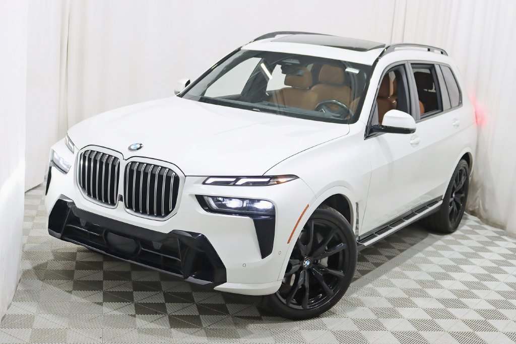 Used 2024 BMW X7 xDrive40i w/ M Sport Package AWD/4WD image 5