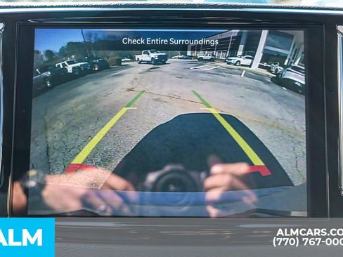 Used 2024 Chrysler Pacifica Touring-L image 39