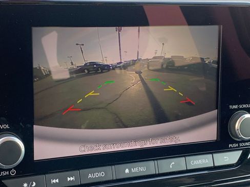 Used 2025 Nissan Pathfinder SV image 17