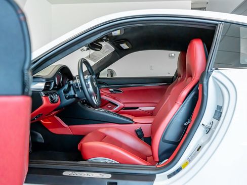 Used 2014 Porsche 911 Turbo S AWD/4WD image 5