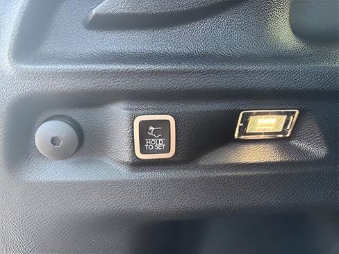 New 2025 Jeep Grand Cherokee L Altitude image 9