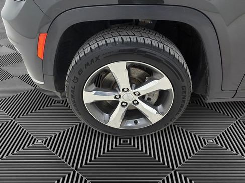 Used 2022 Jeep Grand Cherokee L Limited image 9