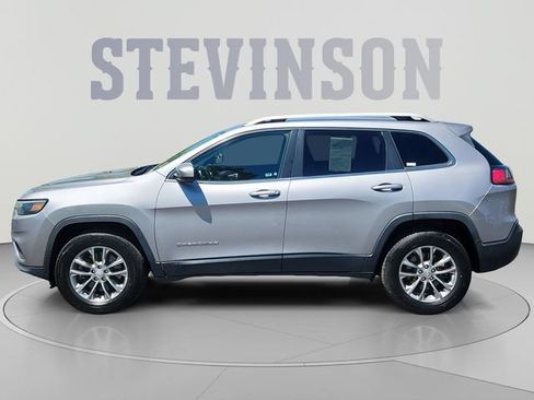 Used 2019 Jeep Cherokee Latitude Plus AWD/4WD image 2
