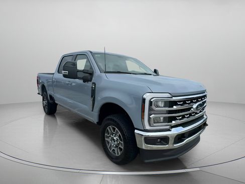 New 2026 Ford F250 Lariat w/ FX4 Off-Road Package image 3