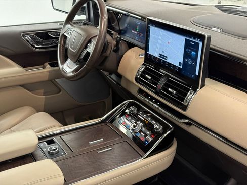 Certified 2023 Lincoln Navigator Reserve AWD/4WD image 12