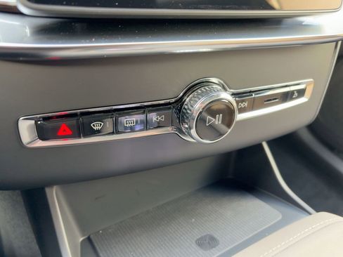 New 2026 Volvo XC90 B6 Plus w/ Protection Package Premier image 18