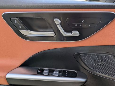 Used 2025 Mercedes-Benz C 300 4MATIC Sedan image 11