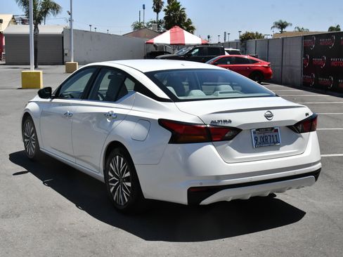 Used 2024 Nissan Altima 2.5 SV FWD image 6