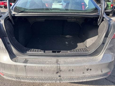 Used 2018 Ford Focus SE image 9
