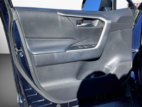 Used 2020 Toyota RAV4 XLE image 18
