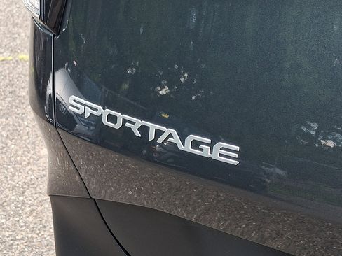 Used 2023 Kia Sportage EX AWD/4WD image 16