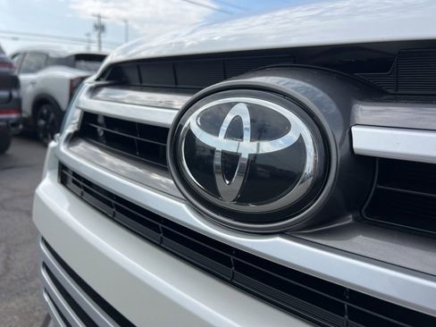 Used 2019 Toyota Highlander XLE AWD/4WD image 30