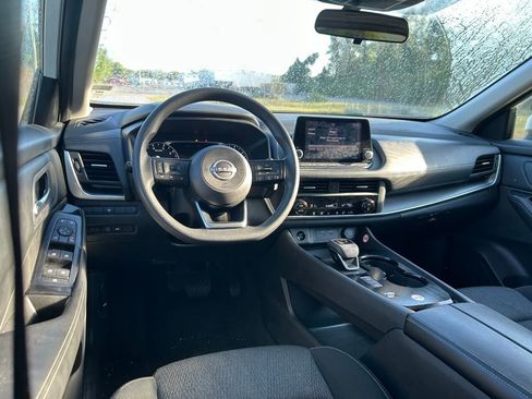 Used 2024 Nissan Rogue SV image 12