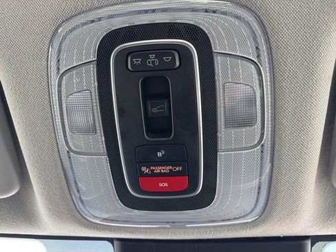 Used 2025 Hyundai Elantra Limited image 22