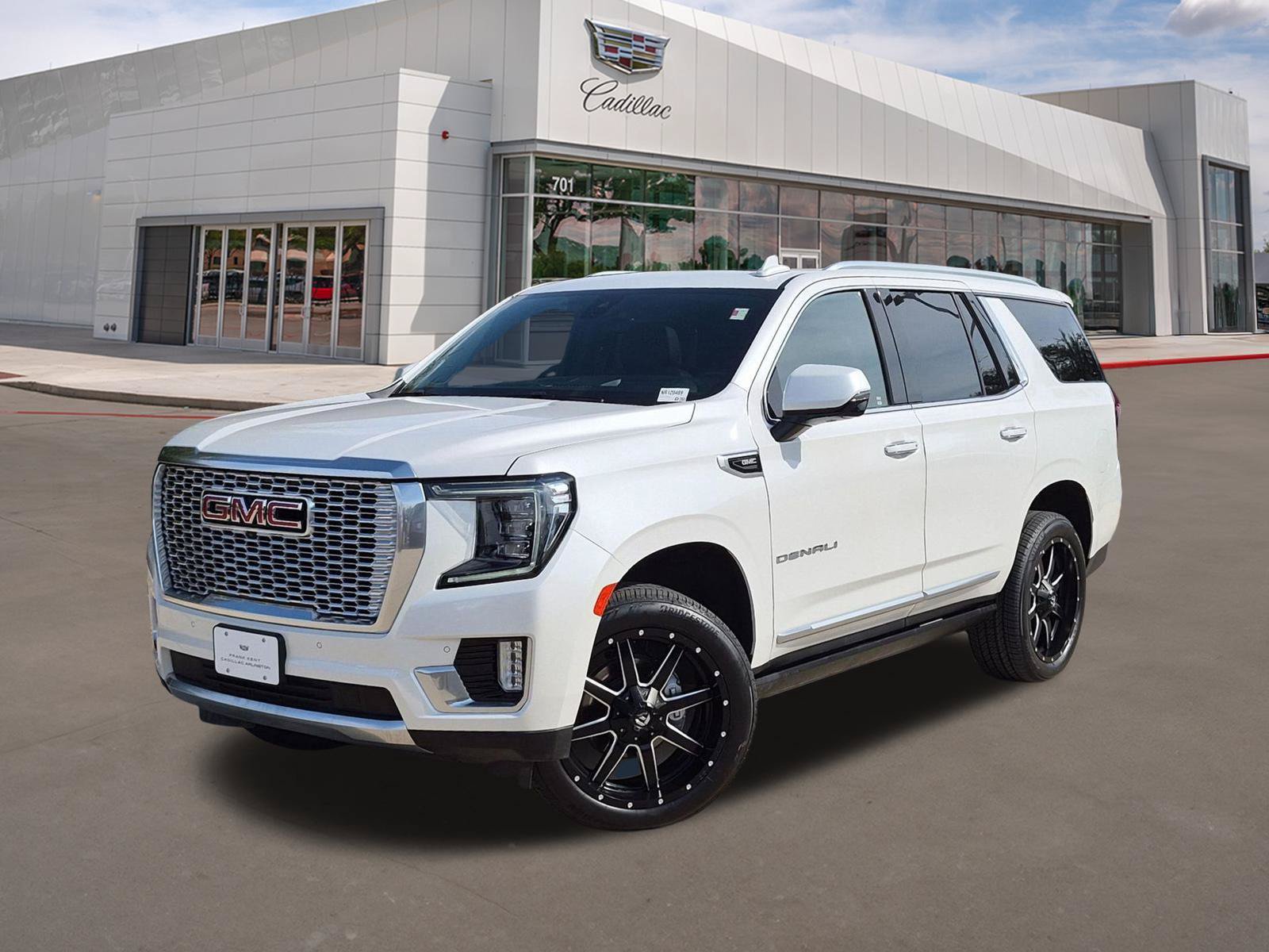 Used 2022 GMC Yukon Denali w/ Denali Ultimate Package AWD/4WD image 1