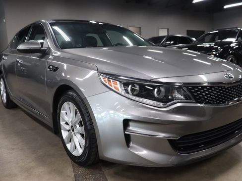 Used 2017 Kia Optima EX w/ Premium Package image 7
