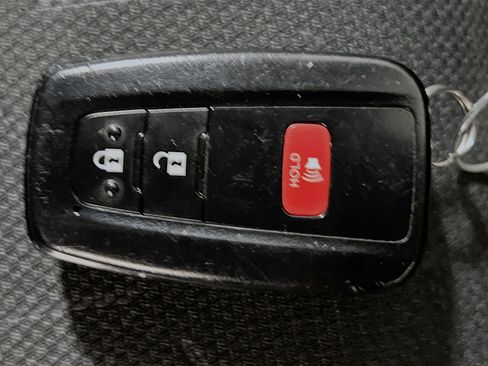 Used 2021 Toyota RAV4 XLE image 37